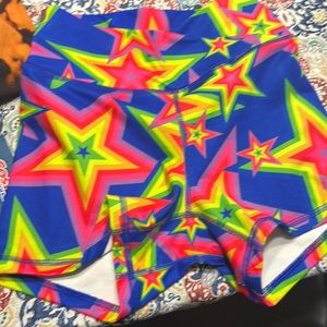 Fleo v-waist band start shorts.they do not make this style in the print anymore